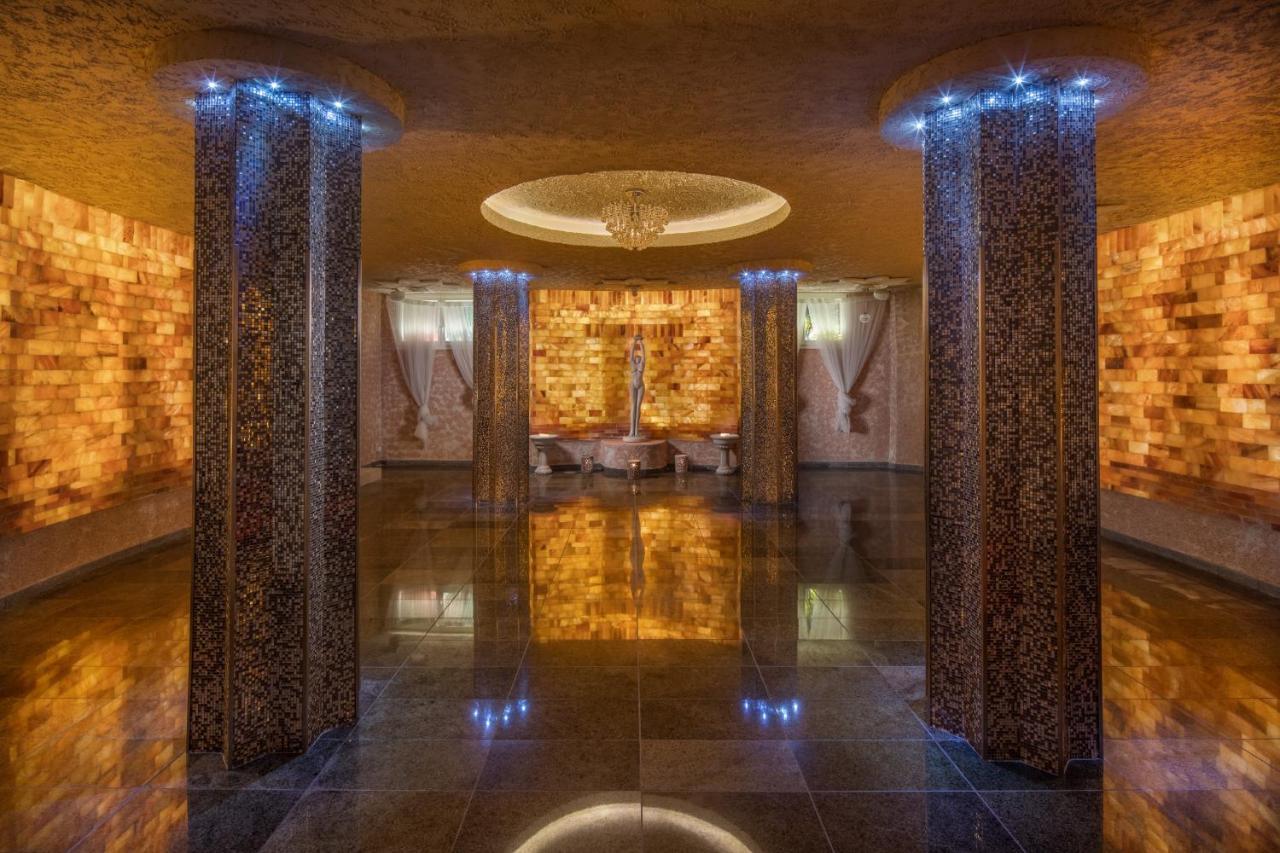 Hotel Kristaly Imperial Tata Exterior photo